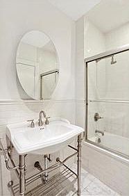 5th image of 208 E 61st St APT 2
