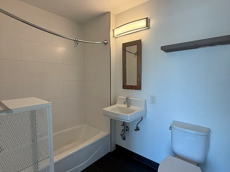 1532 Howard St #303 — Photo 6
