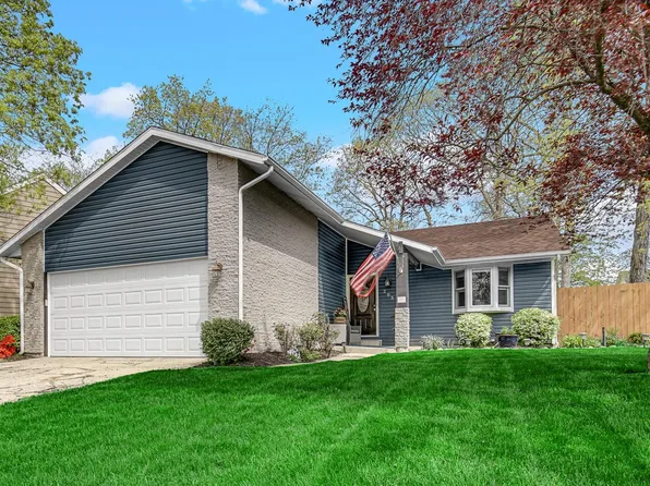 205 Lakeside Dr, Valparaiso, IN 46383