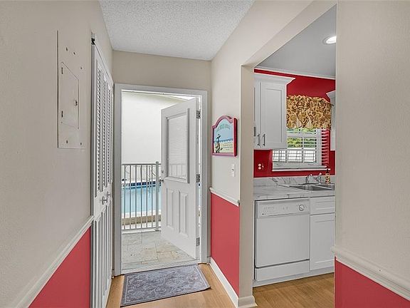 5th image of 900 Jasmine Lane #102b