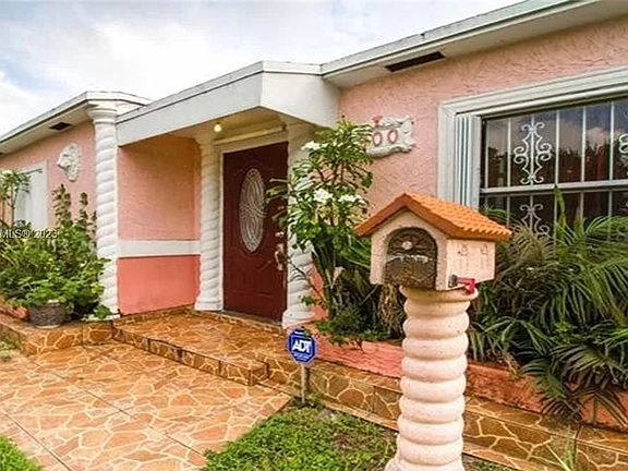 4th image of 900 NW 121st St