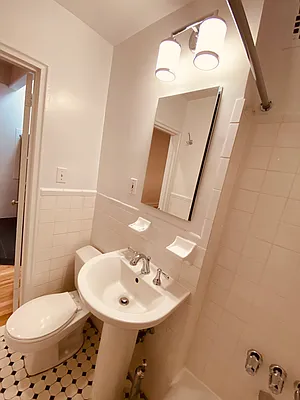 Rented by Metropolis Real Estate of Manhattan | media 14