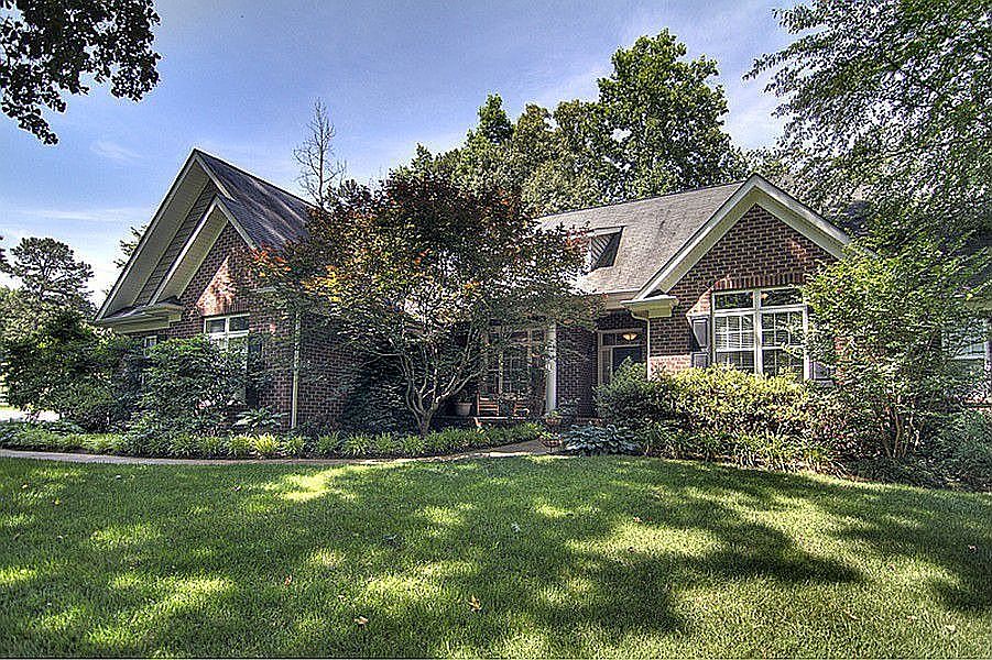 1st image of 3930 Davis Dr