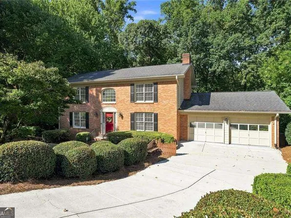 113 Jamestown Ct SW, Lilburn, GA 30047