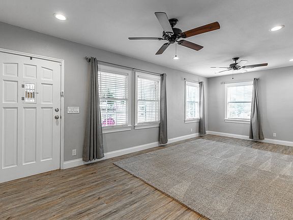 5th image of 306 Laverne Dr