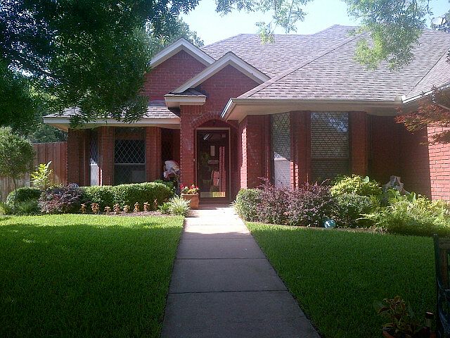1st image of 3040 Creekview Dr