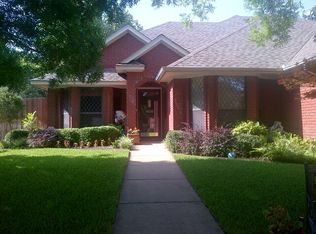 3040 Creekview Dr, Grapevine, TX 76051