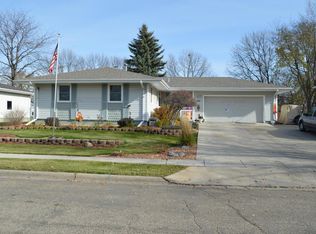 1626 Cedar Dr, Aberdeen, SD 57401