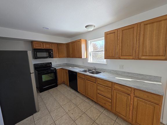 2nd image of 400 Elliott Ln