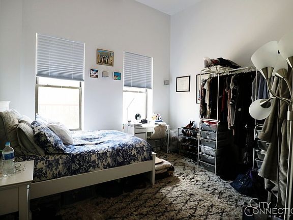 4th image of 124 Seigel St APT 4C