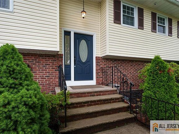 2nd image of 2025 Oak Tree Rd