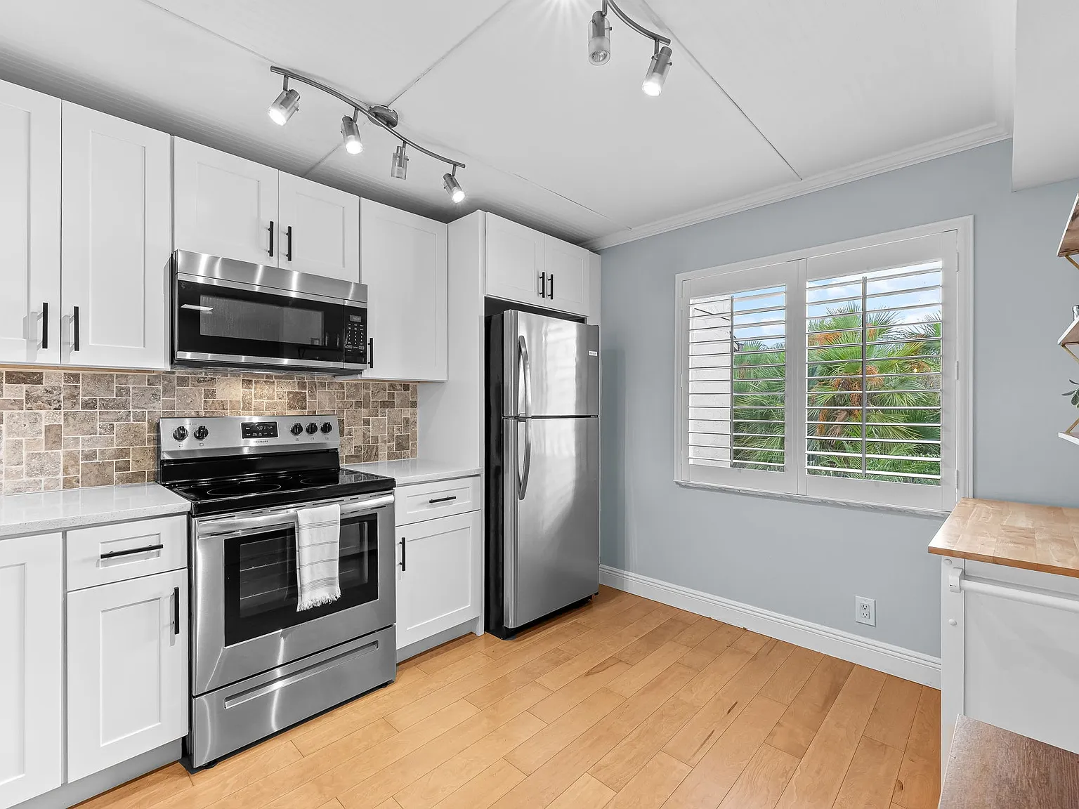 149 Palm Dr — Photo 4