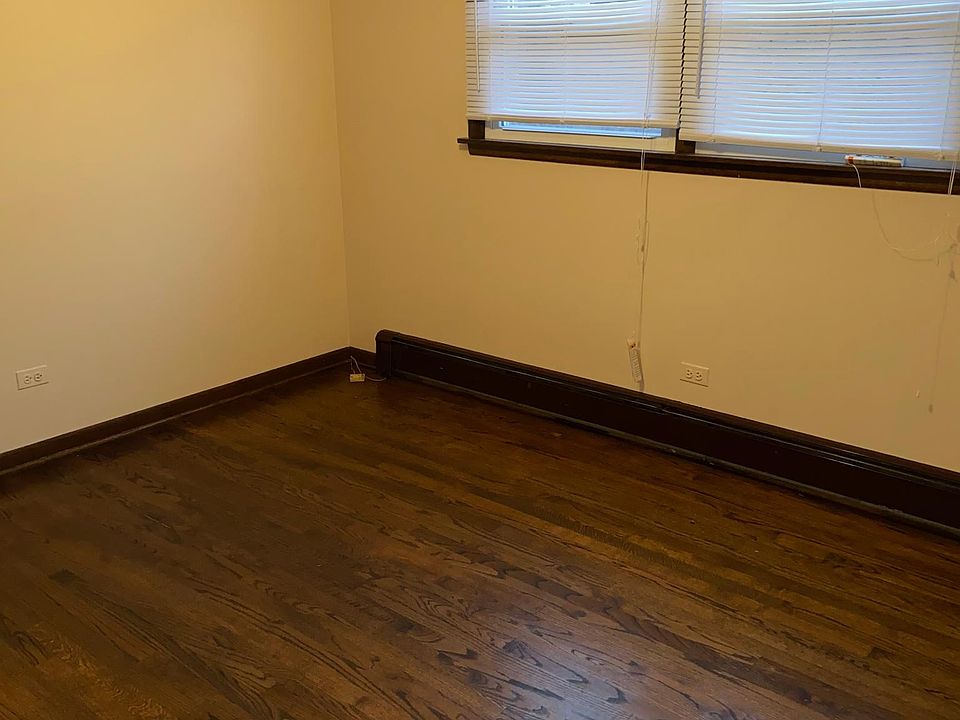1st image of 399 Crandon Ave #1