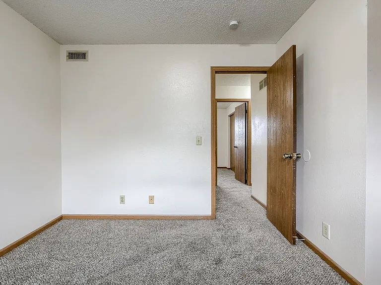 4910 Dudley St — Photo 8