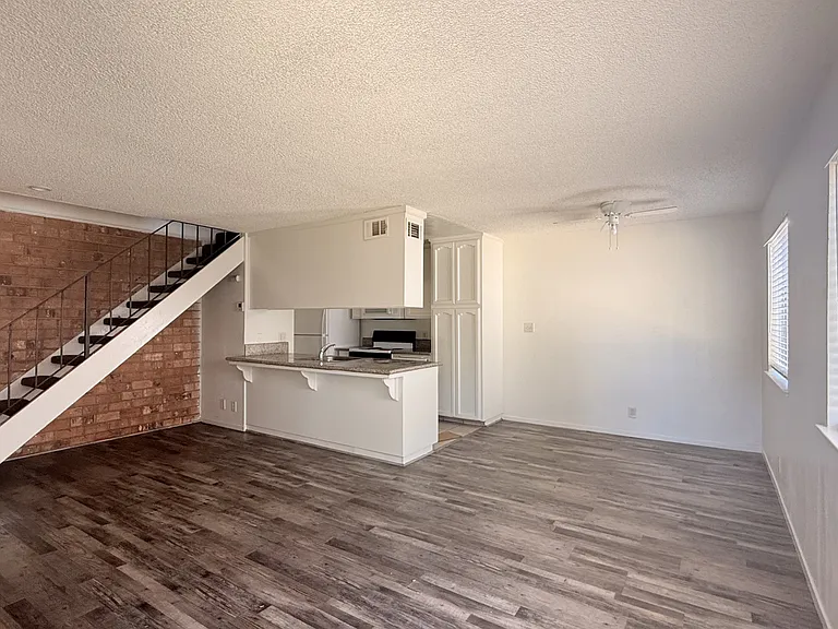 2694 W Fairmont Ave #101 — Photo 8