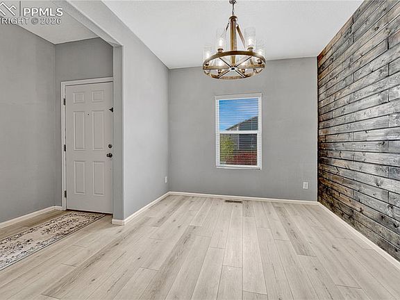 3rd image of 6262 Meadowbank Ln