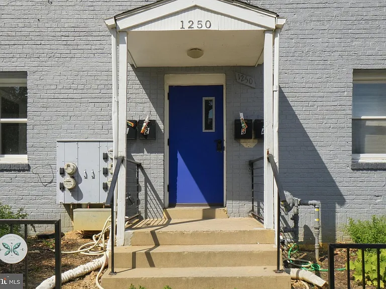 1250 Queen St NE #1 — Photo 17