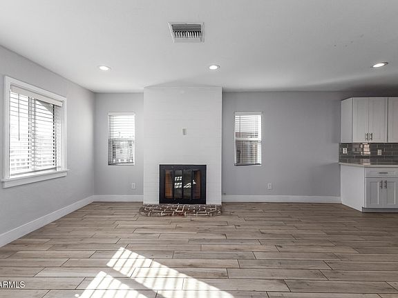 5th image of 810 E AMELIA Avenue