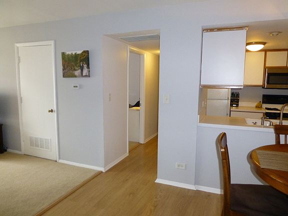 5th image of 1981 Kenilworth Cir APT D