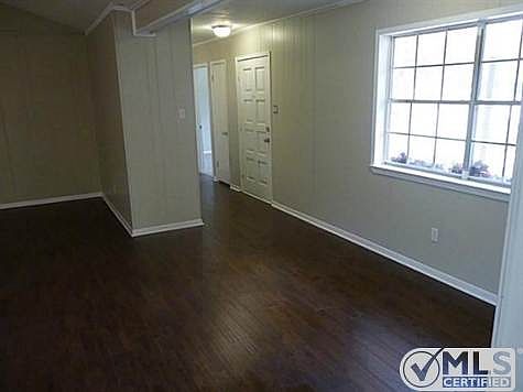 3rd image of 809 Royal Ln