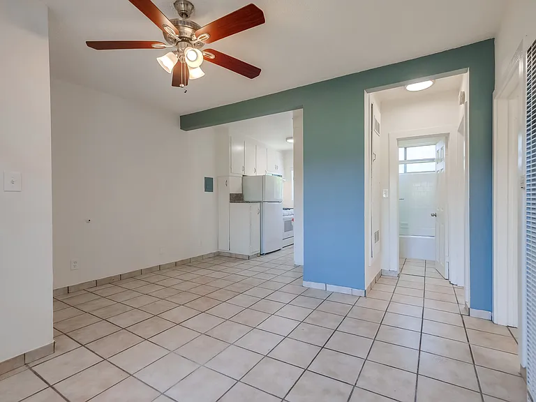 2425-2431 S Ridgeley Dr — Photo 27