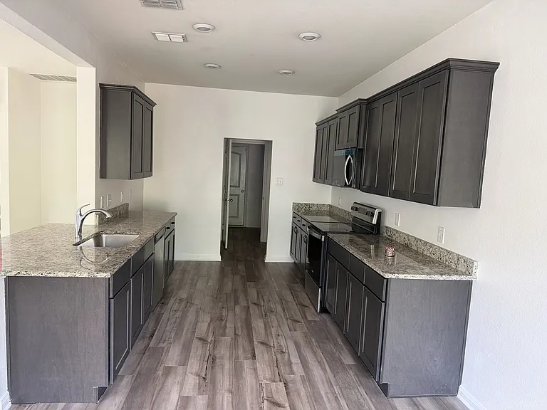 709 Myers St — Photo 12