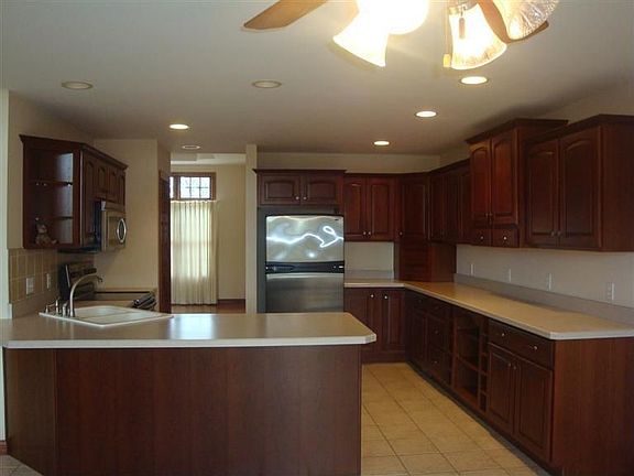 4th image of 611 O'Hagan Dr