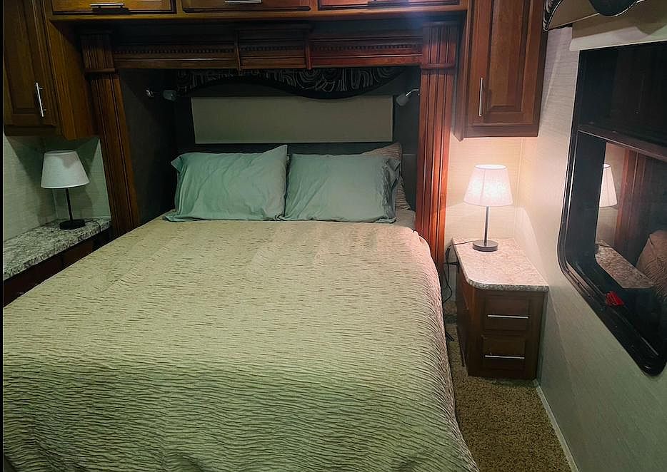 COMFY QUEEN BED!