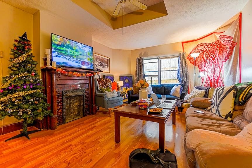 1st image of 140 Lorentz Ave