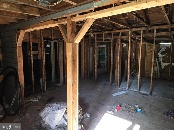 529 McNaughton Ave, Deptford, NJ 08096