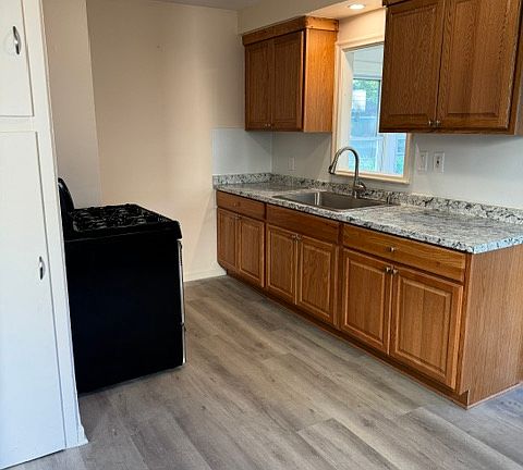 2nd image of 25986 Currier St