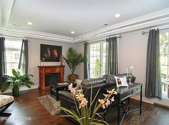 2nd image of 914 Community Dr