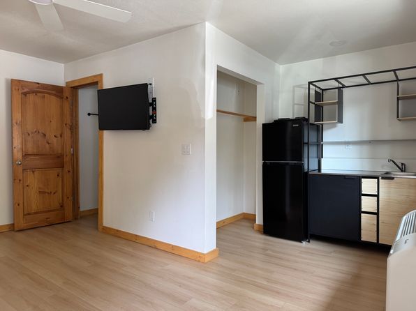 221 Chipmunk St #8