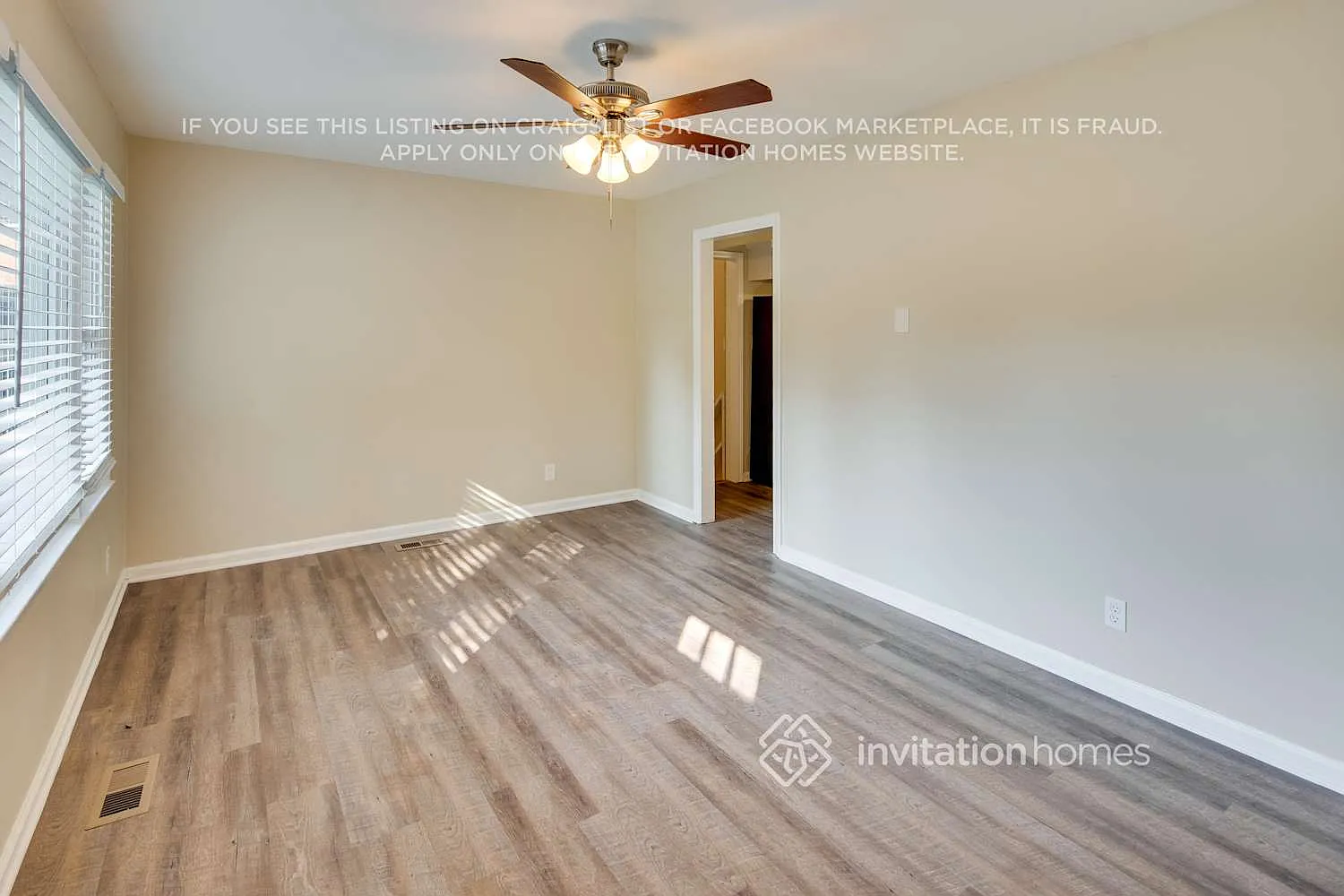 909 Friendly Pl Charlotte, NC 28213 — Photo 3