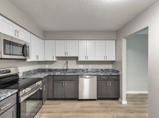 663 Ridgeview Dr E, Wayzata, MN 55391