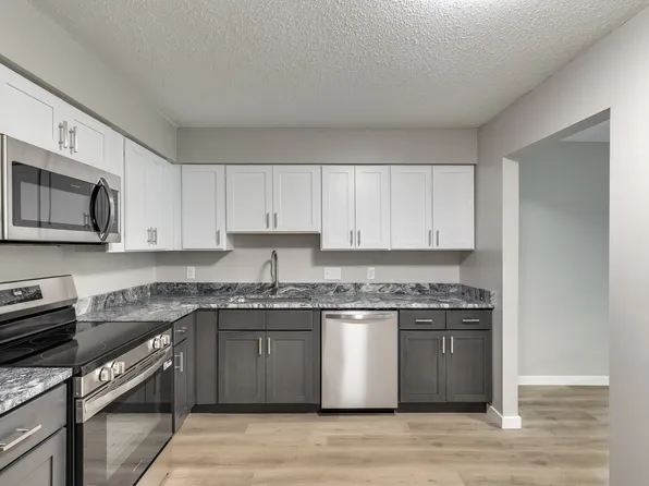 663 Ridgeview Dr E, Wayzata, MN 55391