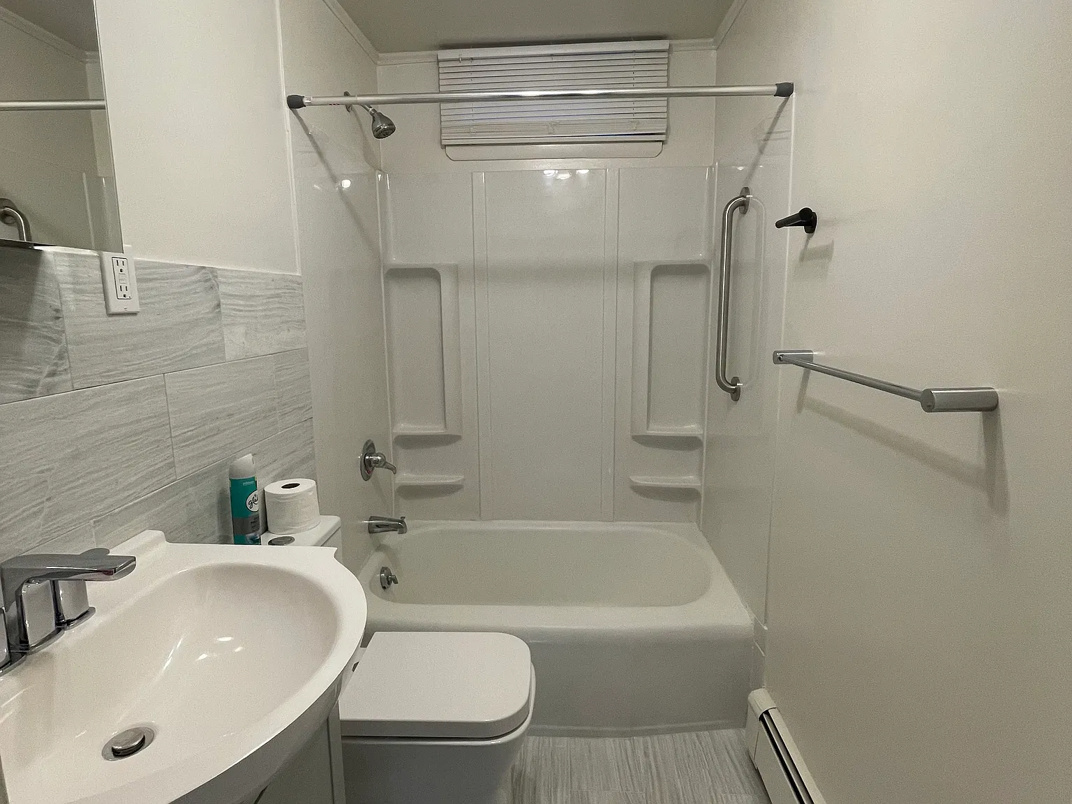 2 bed, 672 sqft, $3,000 — Photo 4