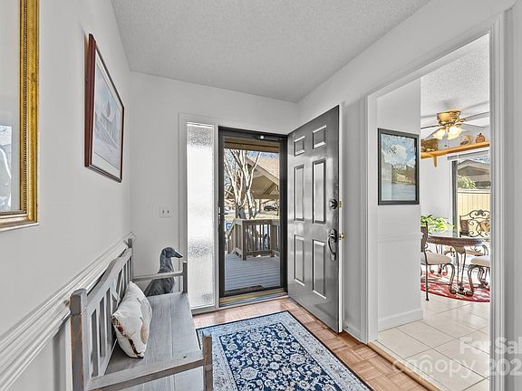 4th image of 402 Laurel Oak Ln