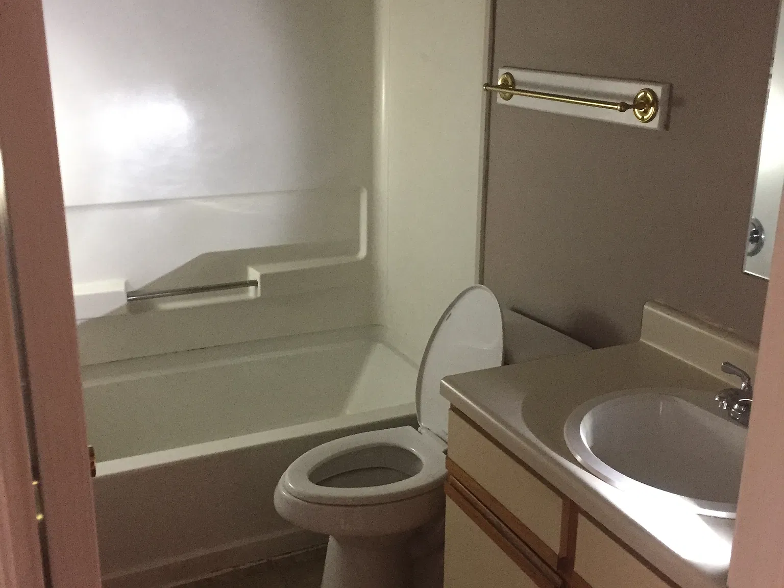 2 bed, 900 sqft, $1,400 — Photo 2