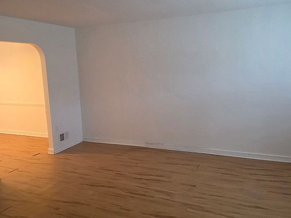 2nd image of 1554 Clayton Rd