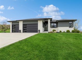 27090 Eagle Crest Dr, Adel, IA 50003