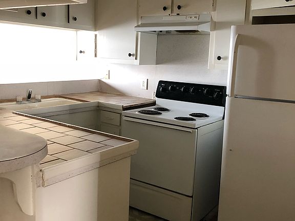 4th image of 4626 Bell St APT 6