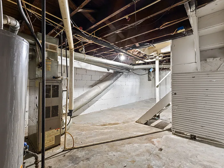 950 N Chester Ave — Photo 23