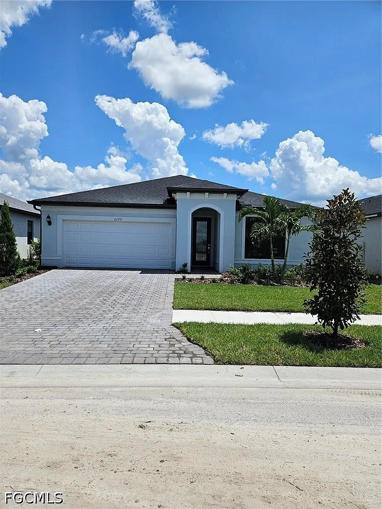 4 bed, 2.0 bath, 1850 sqft, $3,000 — Photo 1