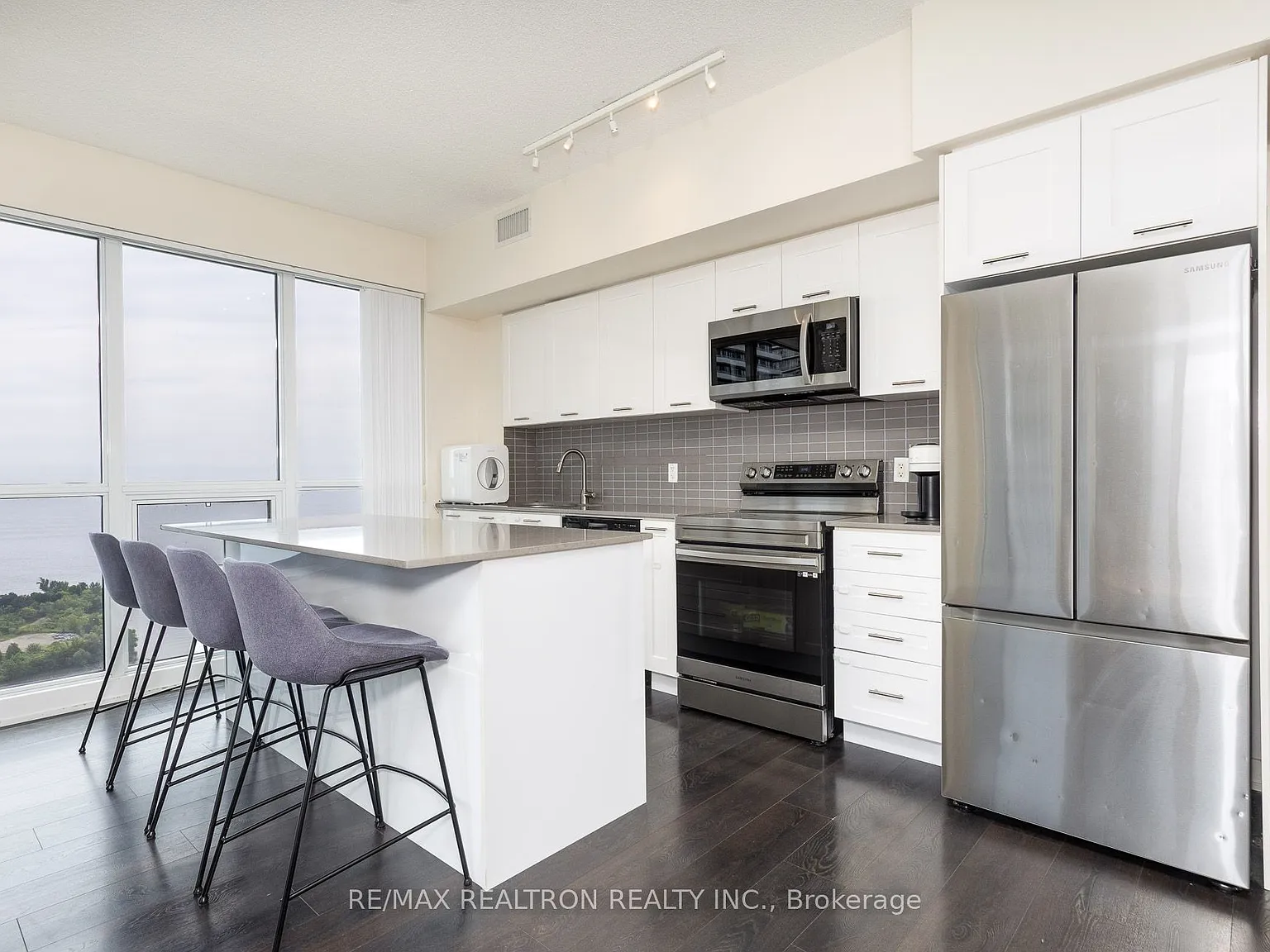 3 bed, $3,300 — Photo 4