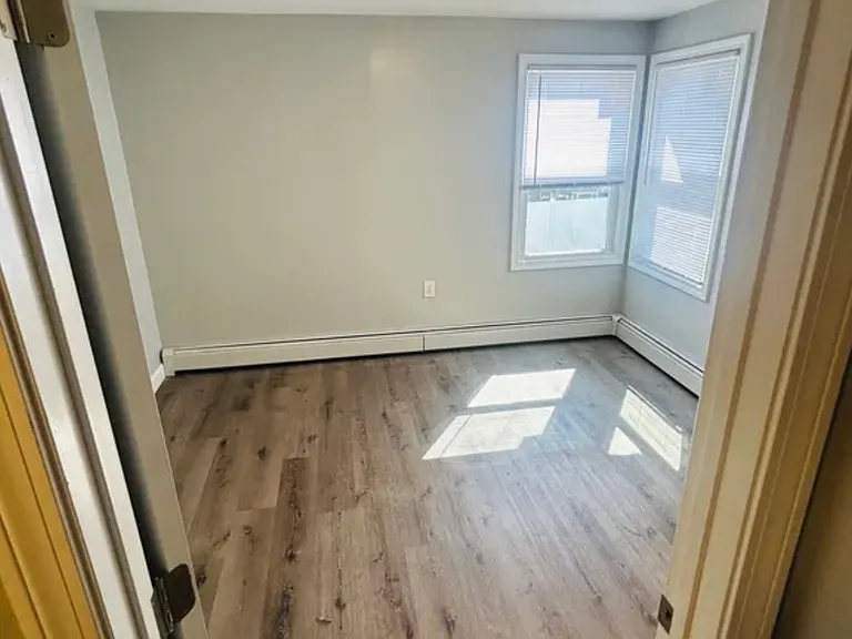 780 Plainfield St — Photo 10