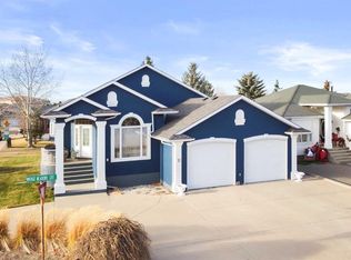 2 S Vintage Meadows Ct SE, Medicine Hat, AB T1B 4G8