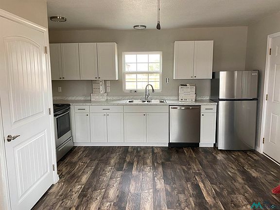 3rd image of 405 N Avenue K