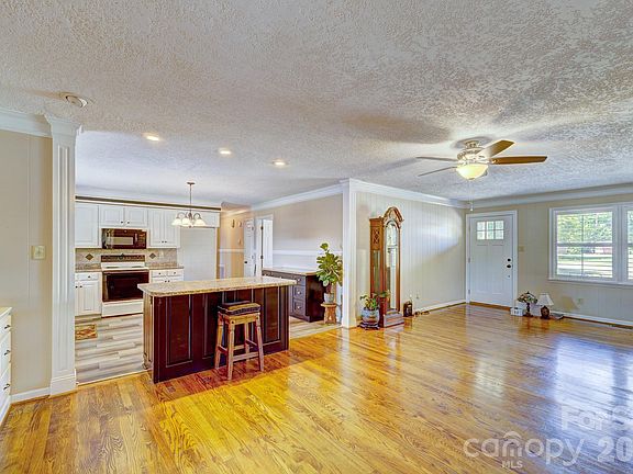 5th image of 1014 Ranbar St