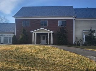 221 Felician Dr, Coraopolis, PA 15108